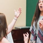 Trouver le professeur de chant idéal : comment procéder ?